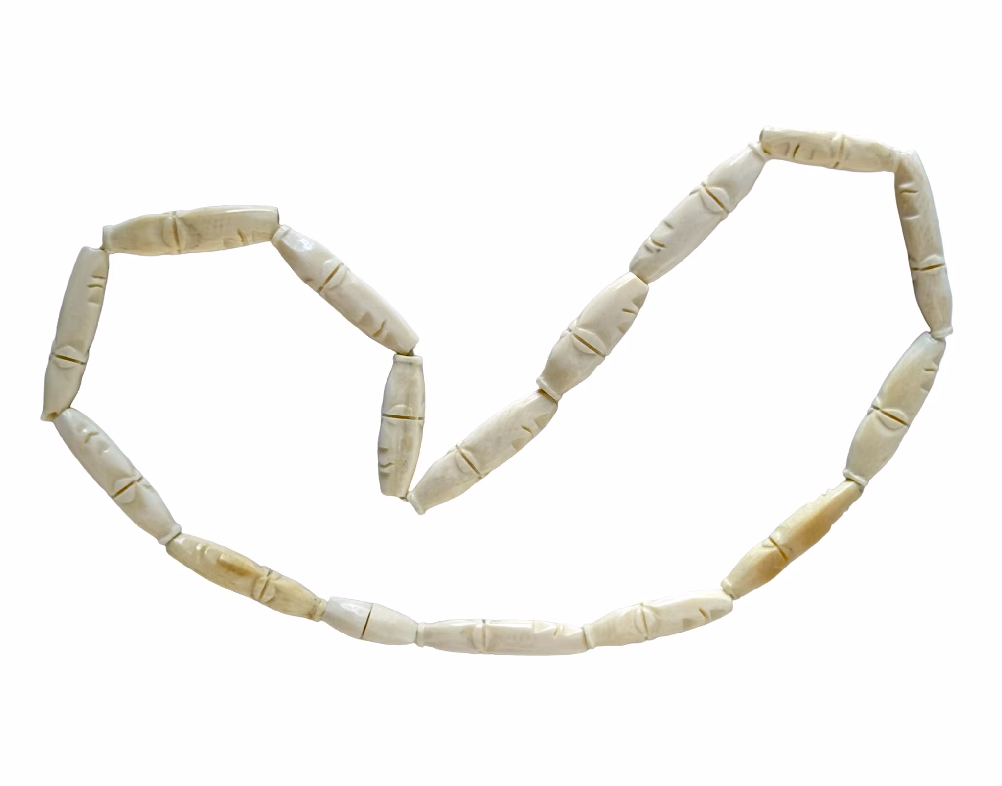 Collar antiguo de marfil tallado