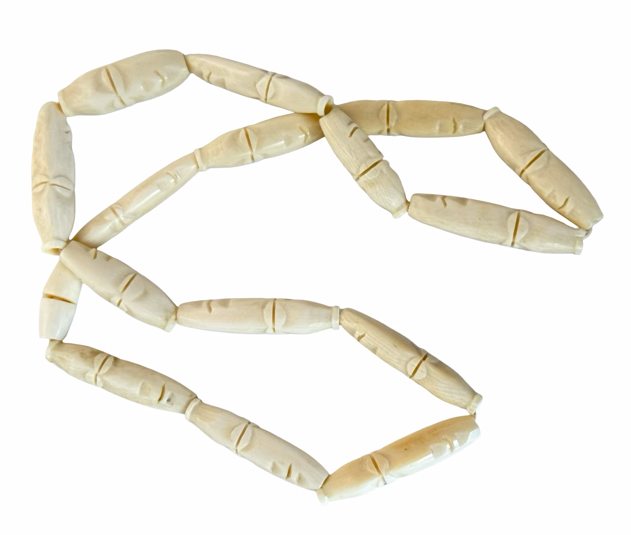 Collar antiguo de marfil tallado