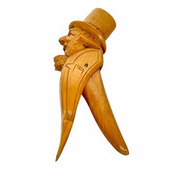 Nötknäckare Nötknäppare, Snidat trä, signerad