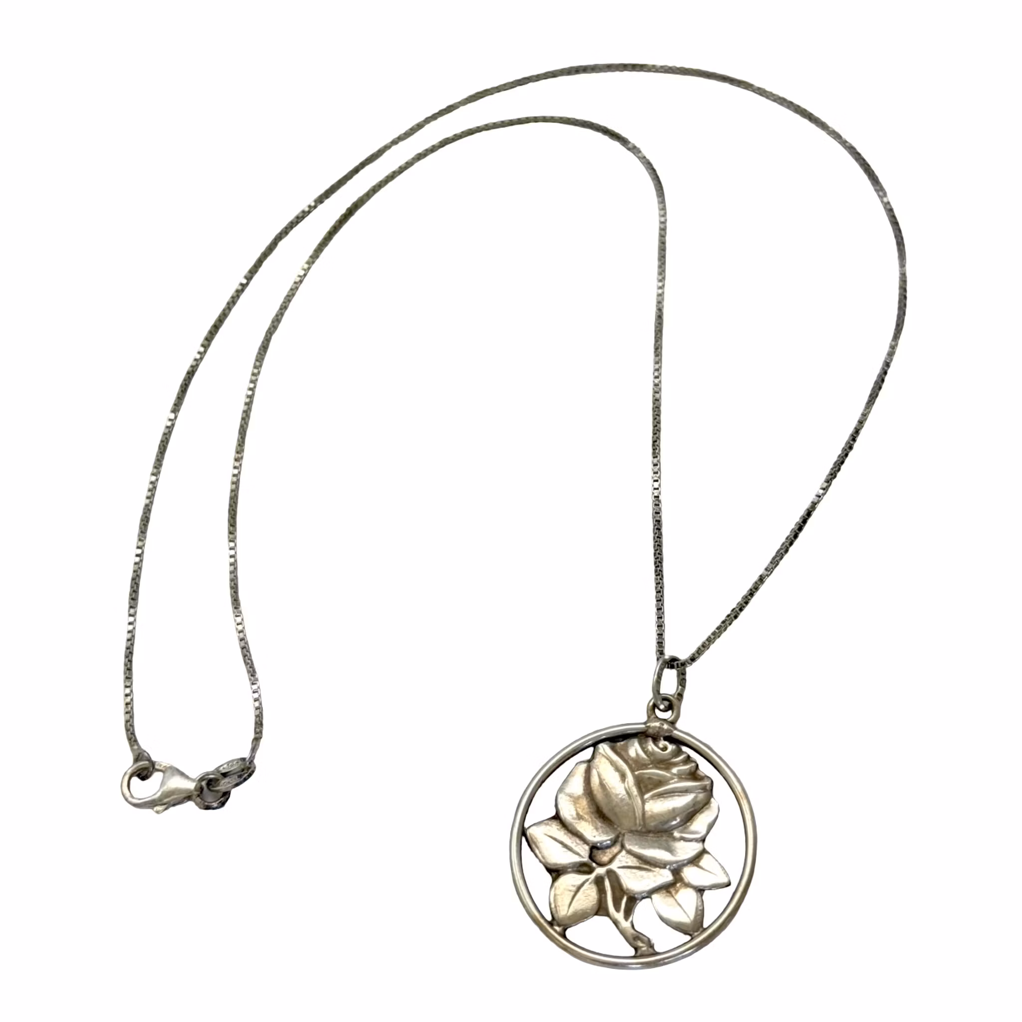 Vintage hopeinen 925-kaulakoru riipuksella
