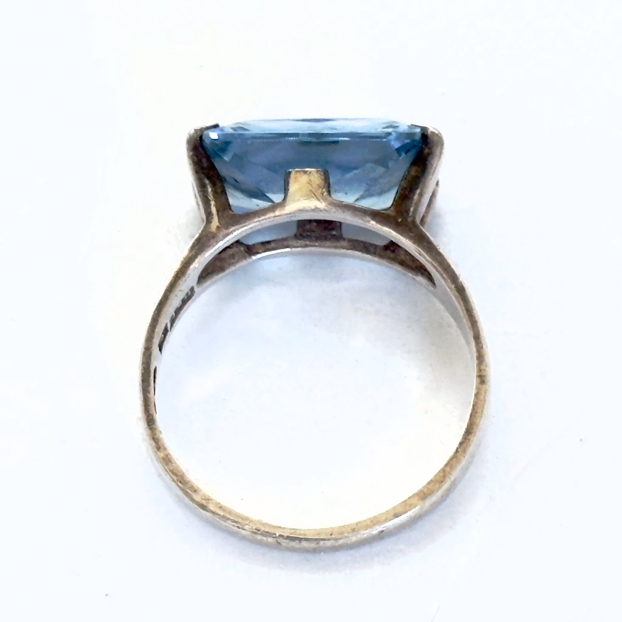 H&B Ring silver, en blå slipad Topas, ca 5 karat