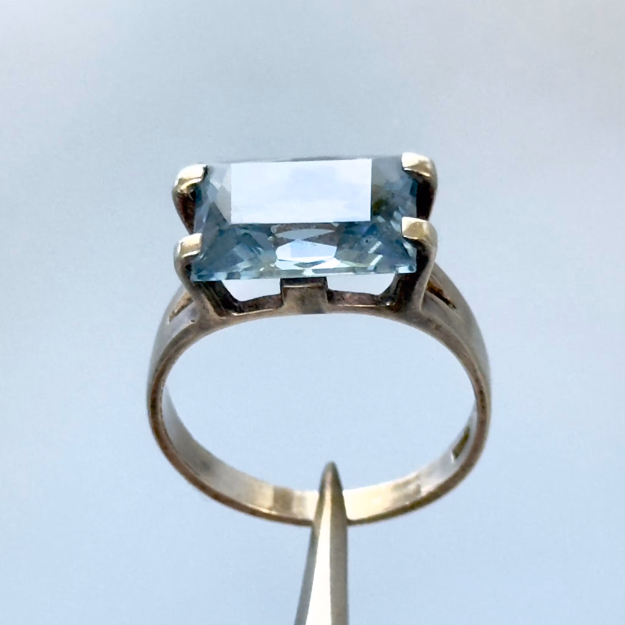 H&B Ring silver, en blå slipad Topas, ca 5 karat