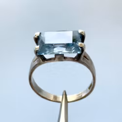 H&B Ring silver, en blå slipad Topas, ca 5 karat