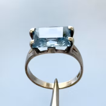 H&B Ring silver, en blå slipad Topas, ca 5 karat