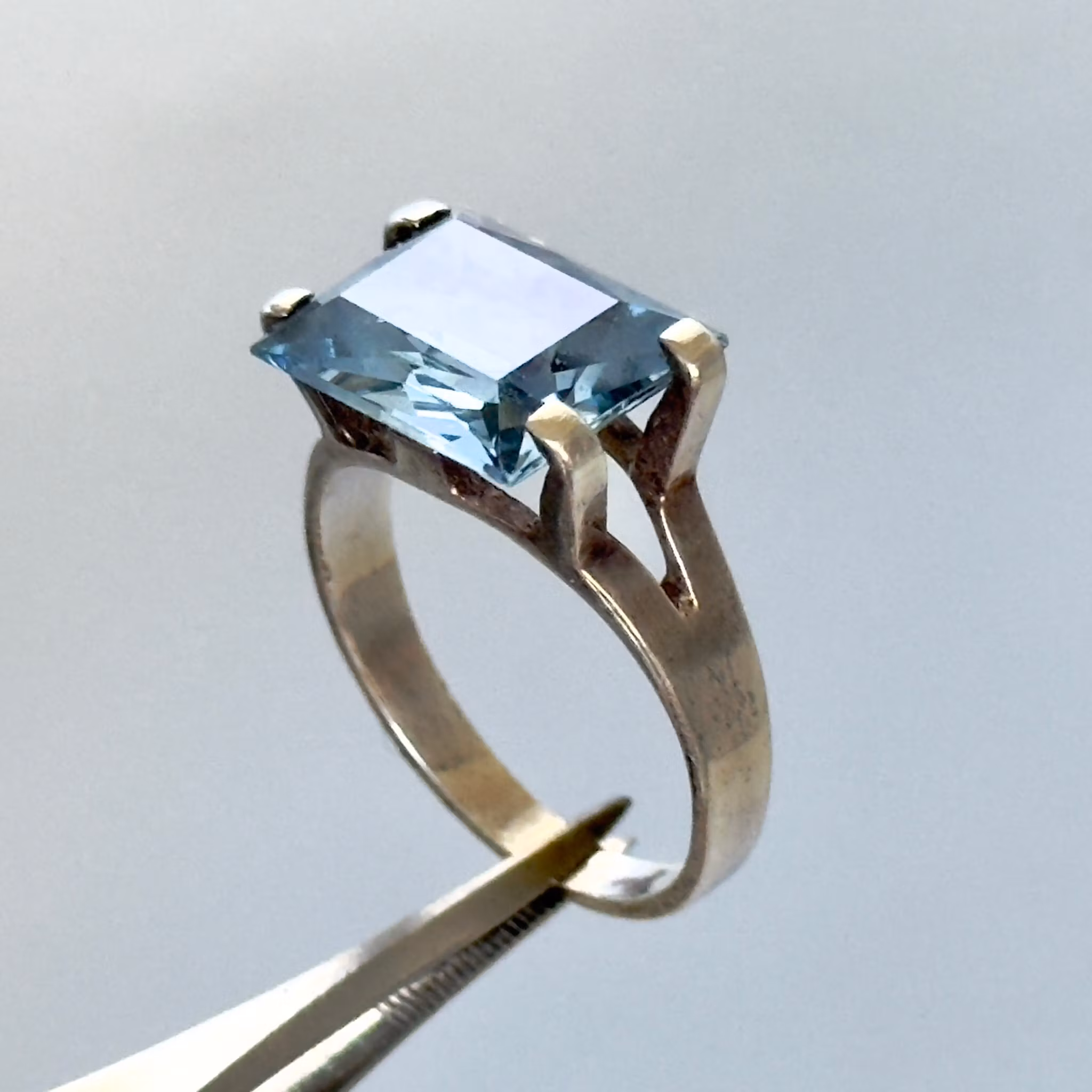 H&B Ring silver, en blå slipad Topas, ca 5 karat