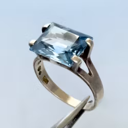 H&B Ring silver, en blå slipad Topas, ca 5 karat