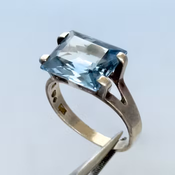 H&B Ring silver, en blå slipad Topas, ca 5 karat