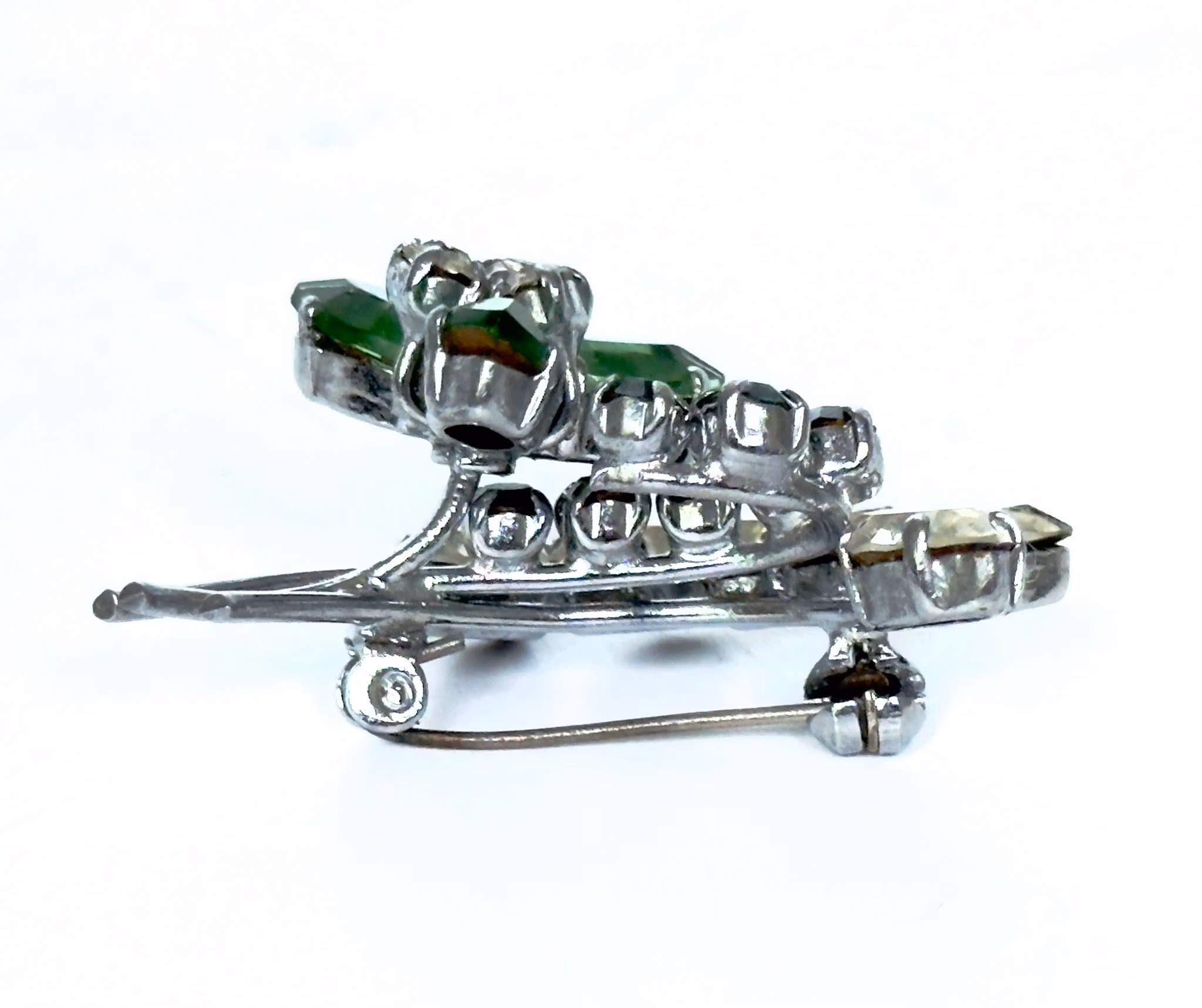 Vintage broche, groen / wit glas