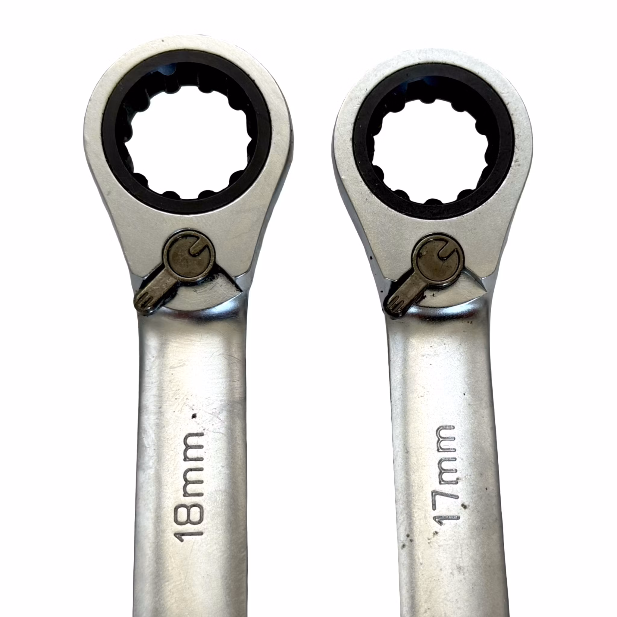 2 st,Ringnyckar Vanadium med spärrfunktion, 17 & 18 mm