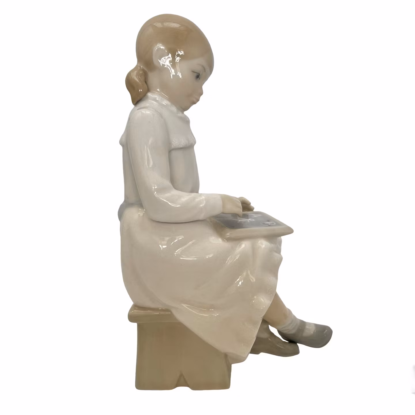 Figurine NAO - Fille avec tableau noir, Espagne