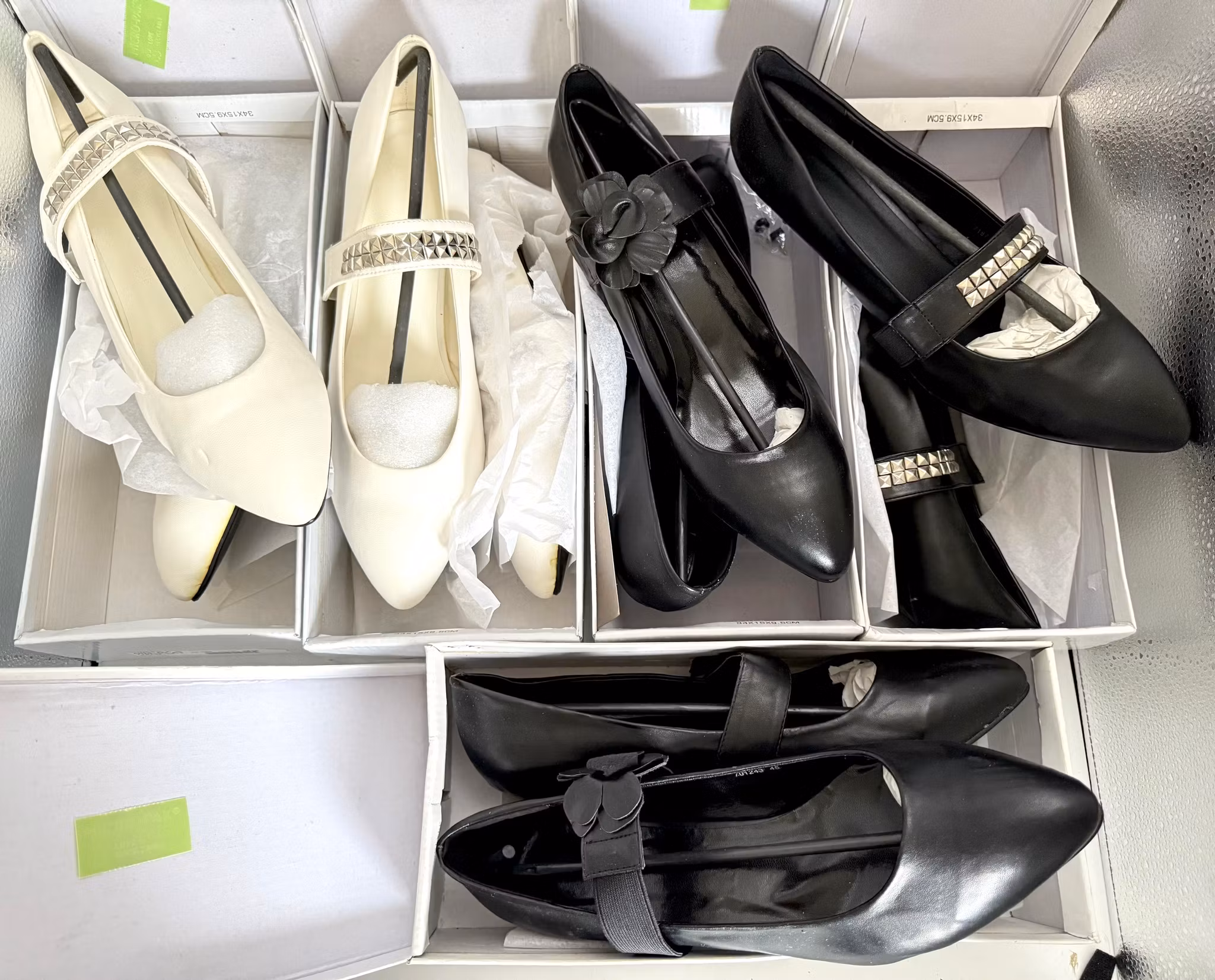 5 Par dam skor - svart och vit, storlek 45