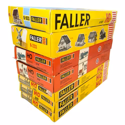 7 stk., Faller HO skala, Huse og dekorationer B-933 mm