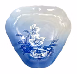 Julerosen - Bing & Grøndahl, Kagetallerken af porcelæn