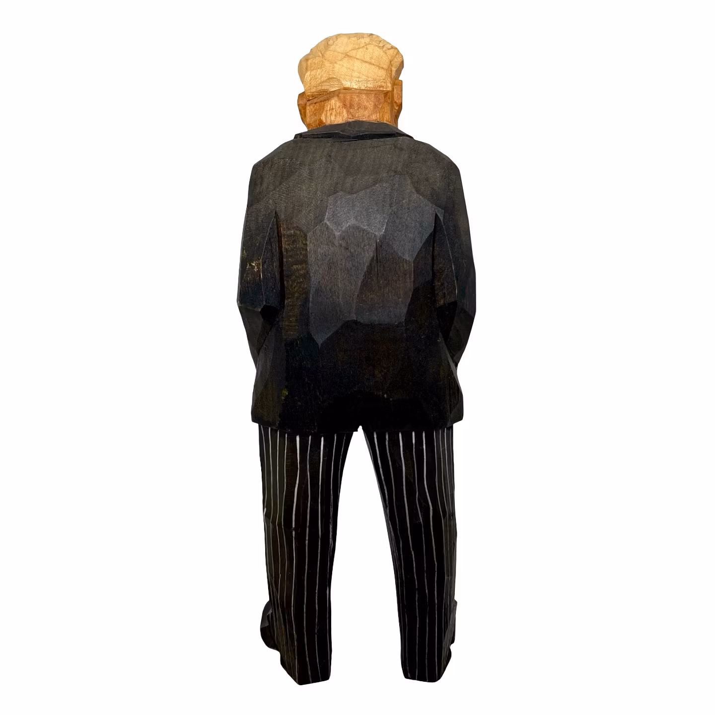 Gunnarssonin puinen hahmo, Winston Churchill, veistetty ja maalattu puu