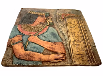 Väggrelief / Väggplakett föreställande en egyptisk prinsessa Isis kunst, stengods