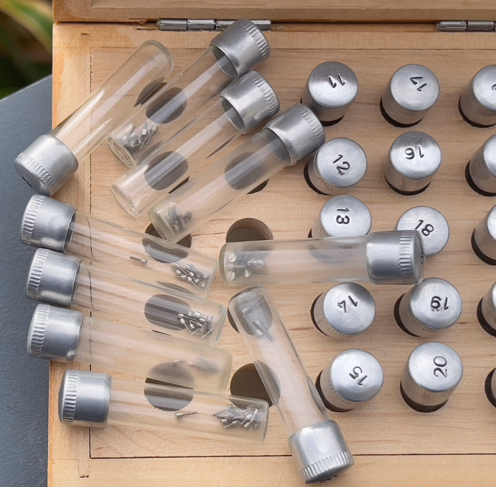 Bergeon, asortyment 2646 - Śruby mostowe NHS, szwajcarskie