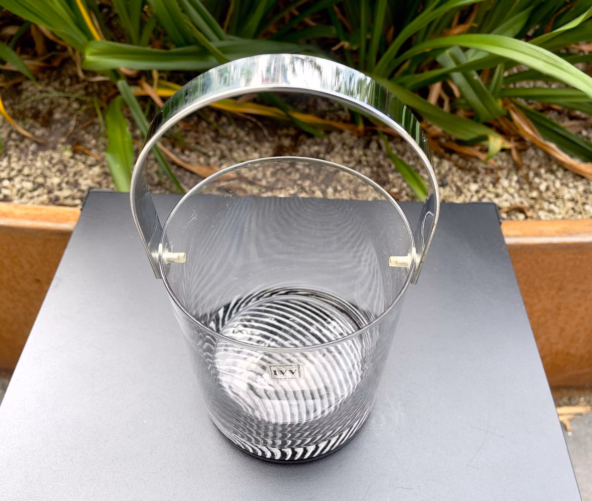 Ishink - IVV Selezione rökgrått munblåst glas, Italien