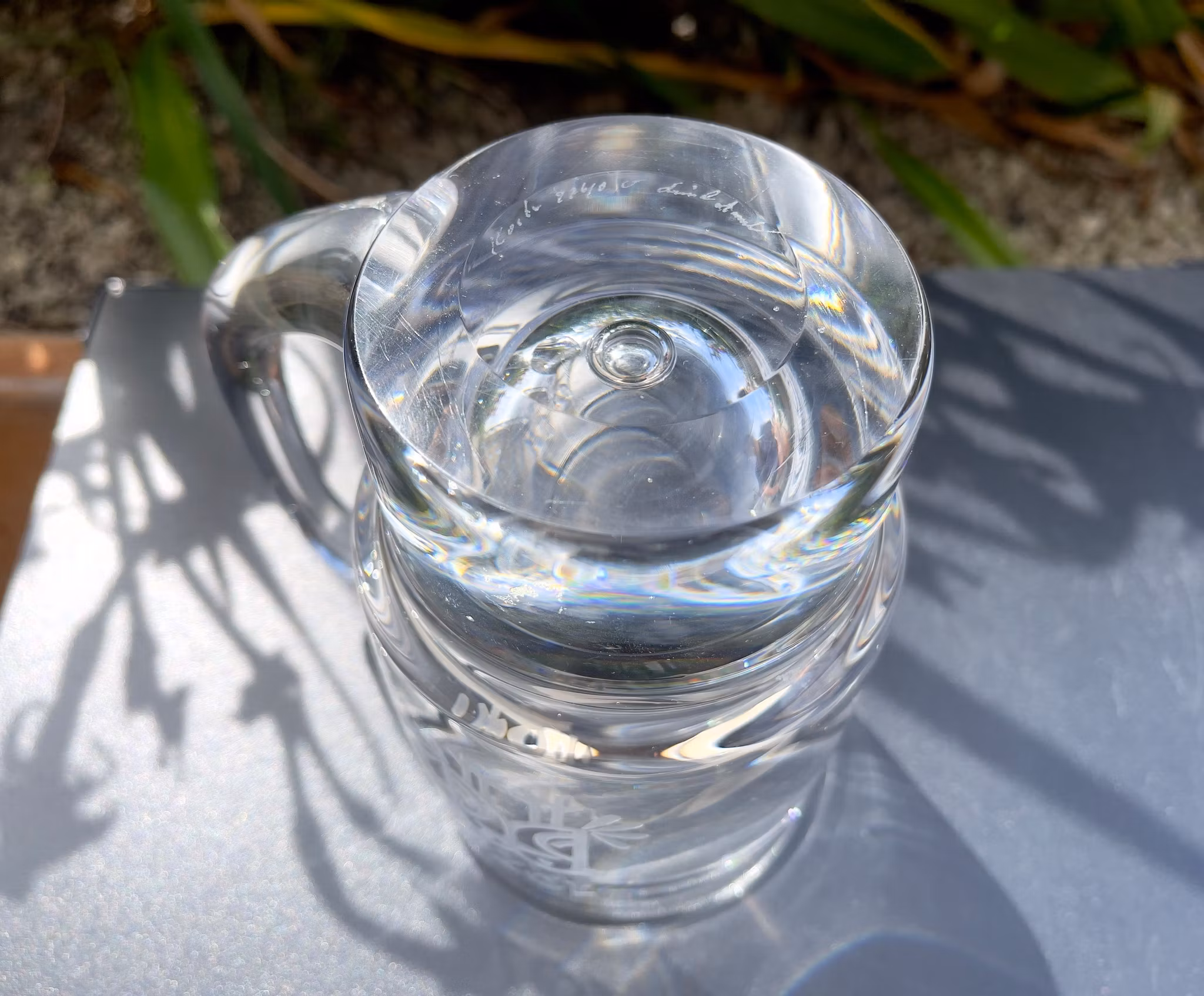 VICKE LINDSTRAND. Årssejdlar, Mug Kristall glas, Kosta 1976, Signerad