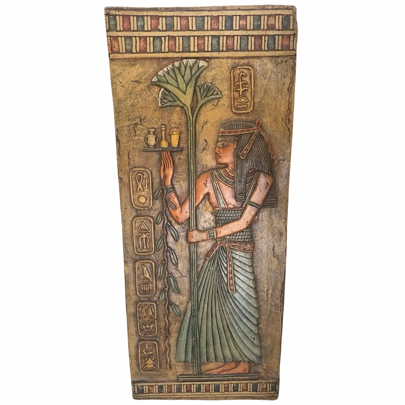 Seinäreliefi / seinälaatta, joka esittää egyptiläistä Isis-taidetta, kivitavaraa