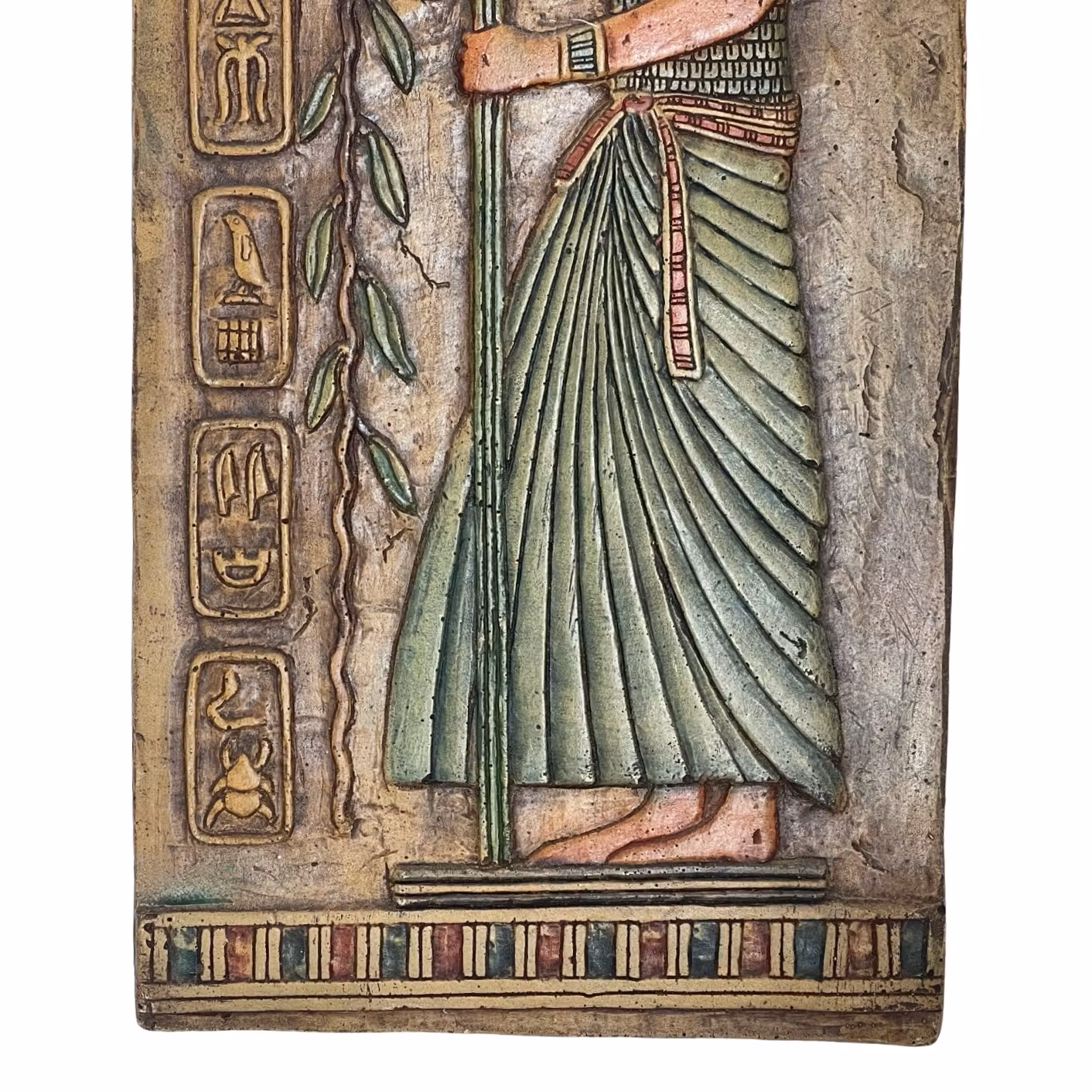 Seinäreliefi / seinälaatta, joka esittää egyptiläistä Isis-taidetta, kivitavaraa