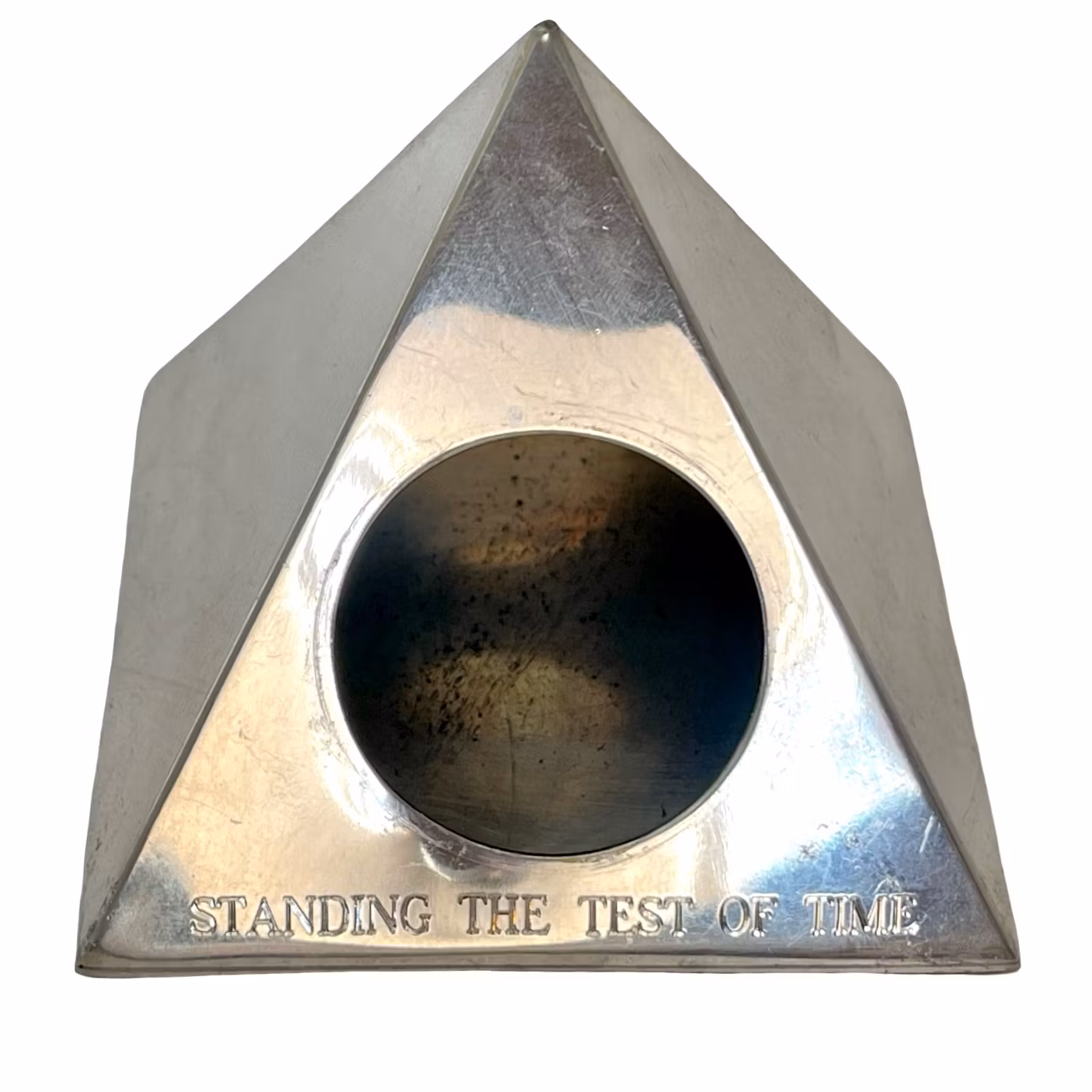 Pyramidiveistos - AR Wentworth Pewter, Tenn, Sheffield, Englanti