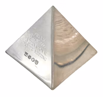 Pyramid skulptur - A.R. Wentworth Pewter, Tenn, Sheffield, England