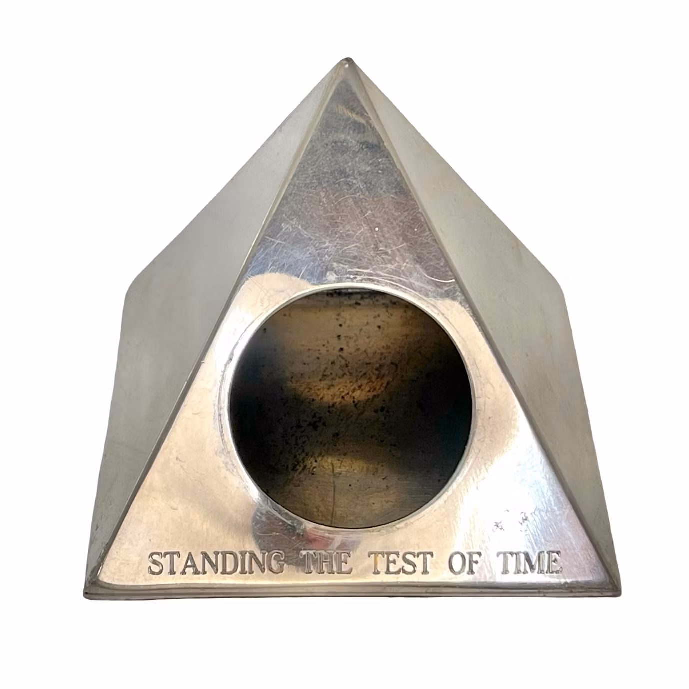 Pyramidiveistos - AR Wentworth Pewter, Tenn, Sheffield, Englanti