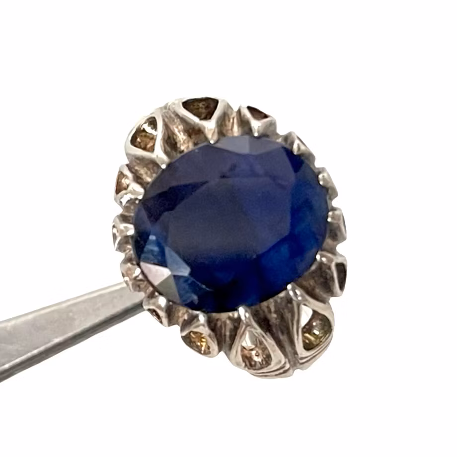 RING, Fasettslipad blå safir, 7.00 ct med GGI certifikat