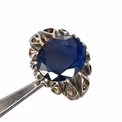 SORMUS, Fasetoitu sininen safiiri, 7.00 ct GGI-sertifikaatilla