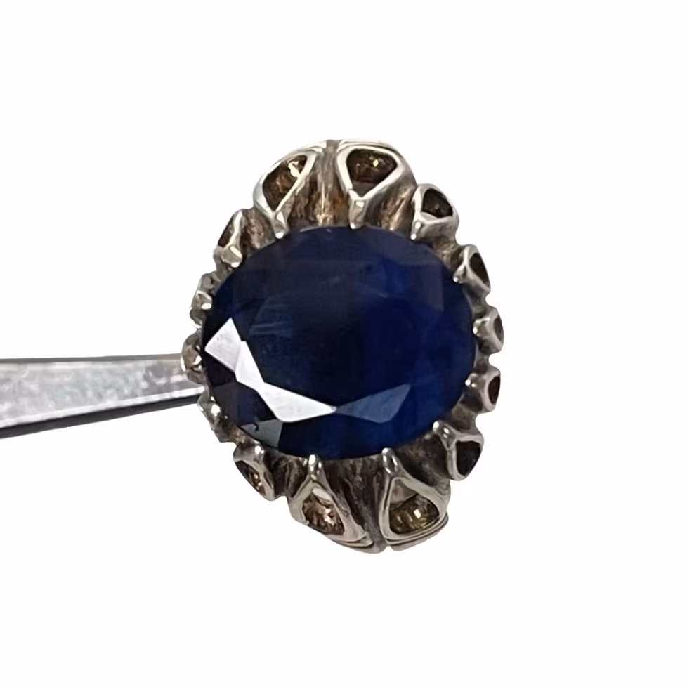 RING, Fasettslipad blå safir, 7.00 ct med GGI certifikat