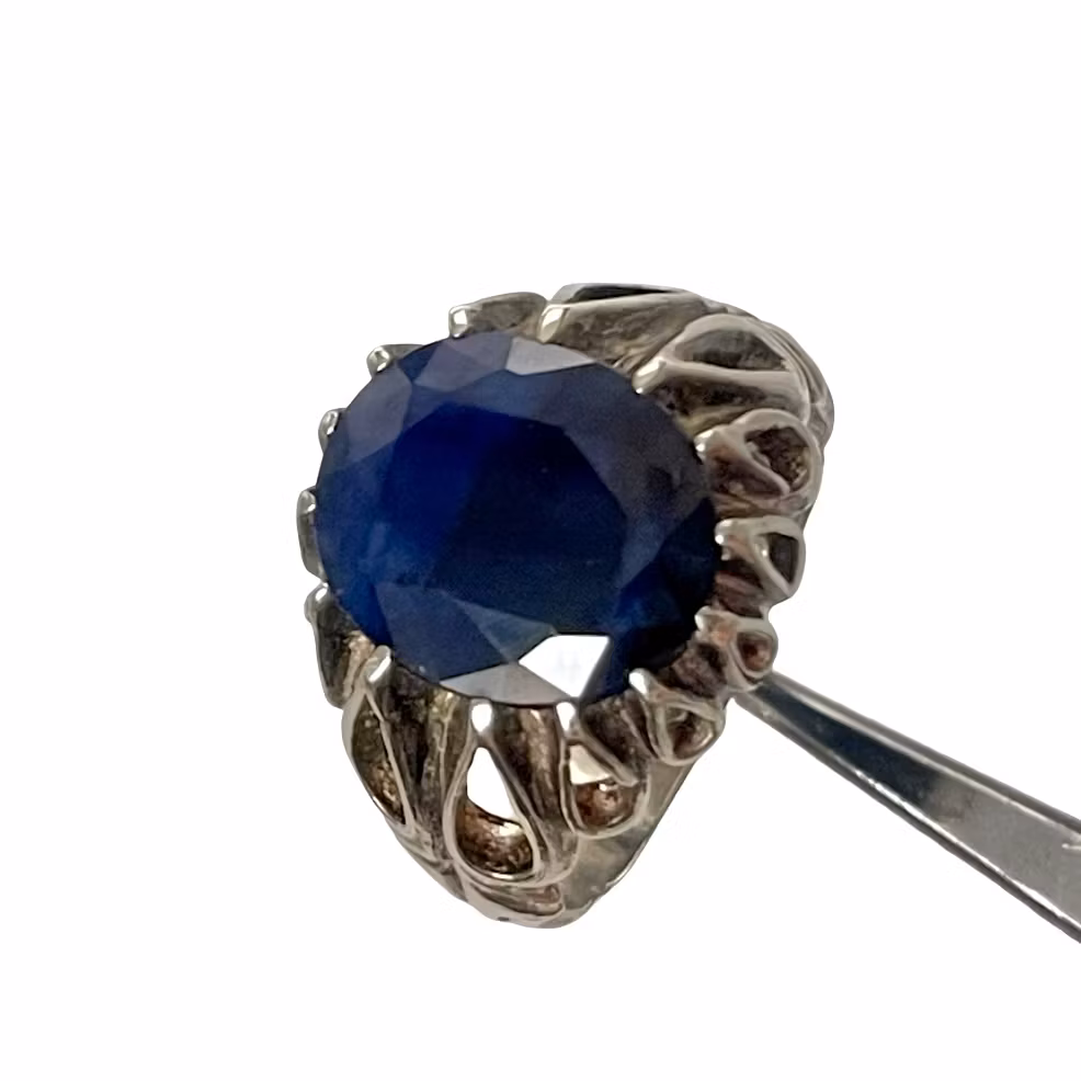 RING, Fasettslipad blå safir, 7.00 ct med GGI certifikat