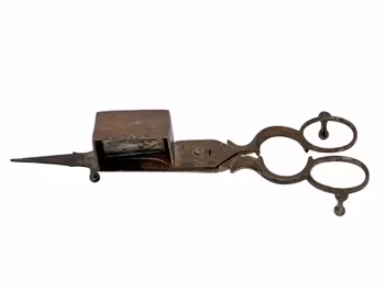 Antik LJUSSAX, järn smide, 1700-tal, på tre stödfötter