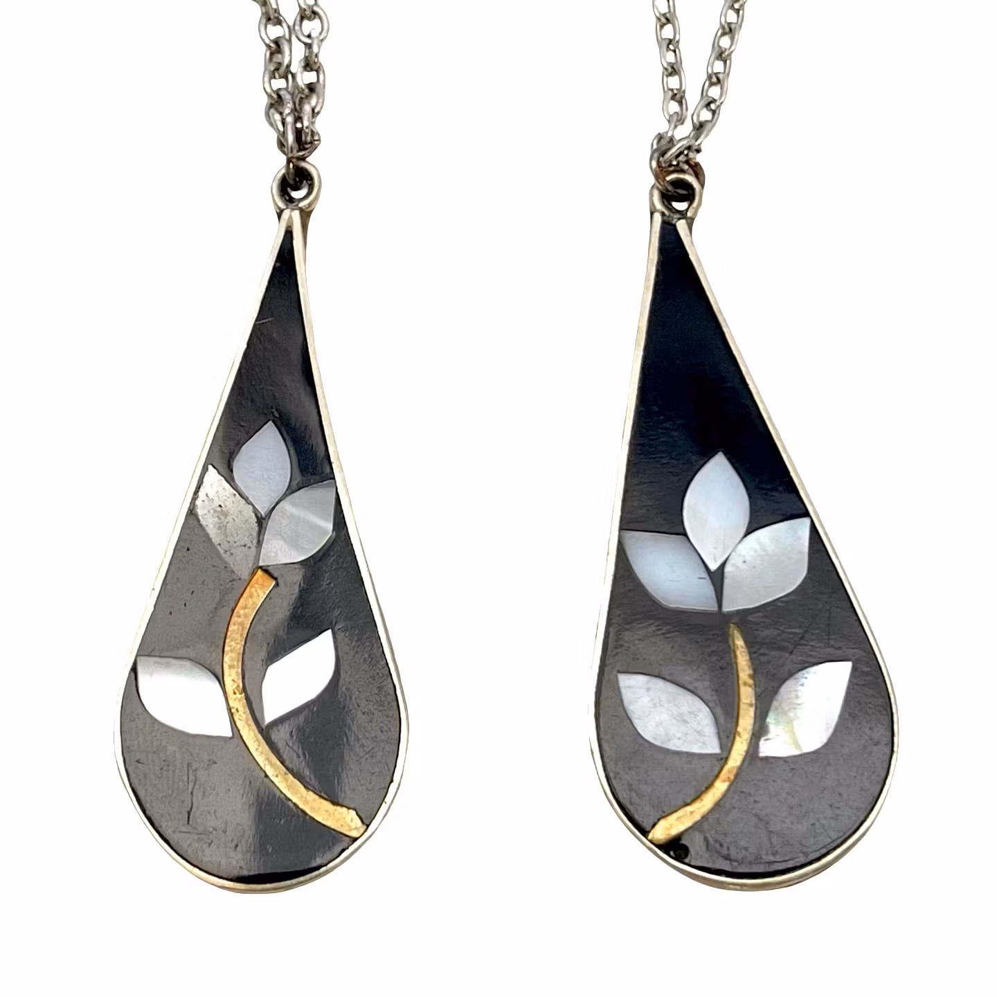 Kolczyki z masy perłowej w stylu retro z zawieszką, biały metal