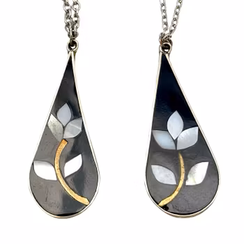 Kolczyki z masy perłowej w stylu retro z zawieszką, biały metal