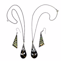 Kolczyki z masy perłowej w stylu retro z zawieszką, biały metal