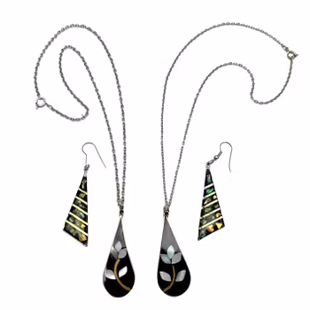 Kolczyki z masy perłowej w stylu retro z zawieszką, biały metal