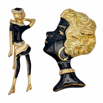 BROCHES, ALGOT MÅNSON, Copyr Skåre ceramic with gilded metal brooch