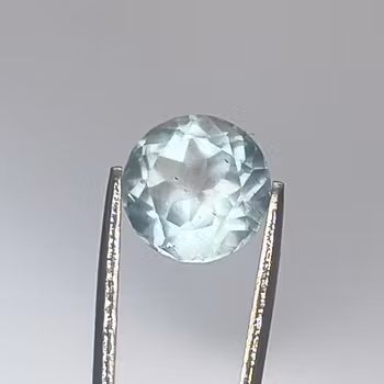 2,10-karatowy naturalny akwamaryn o szlifie brylantowym, nieobrobiony