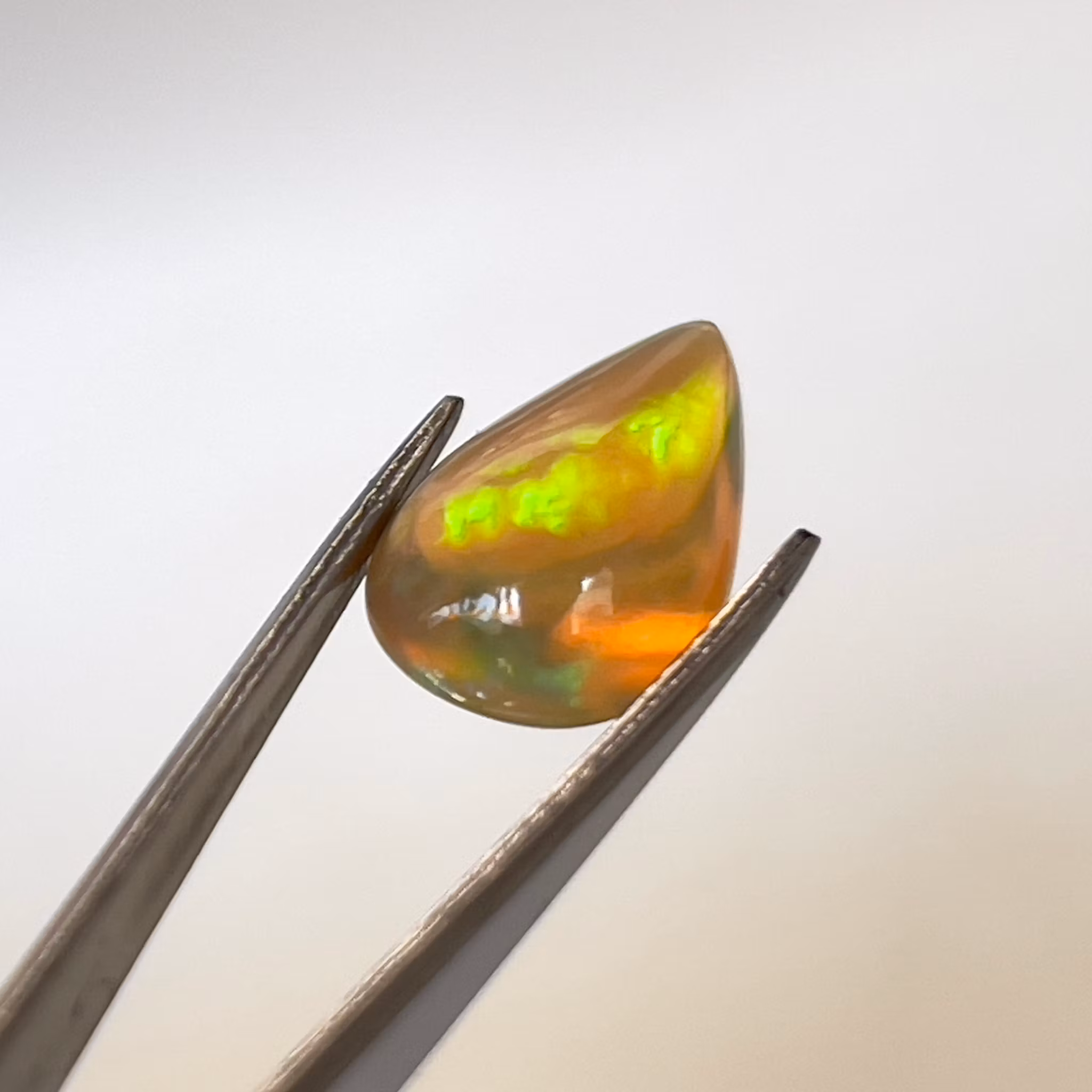 4.15 Karat Naturlig obehandlad Opal