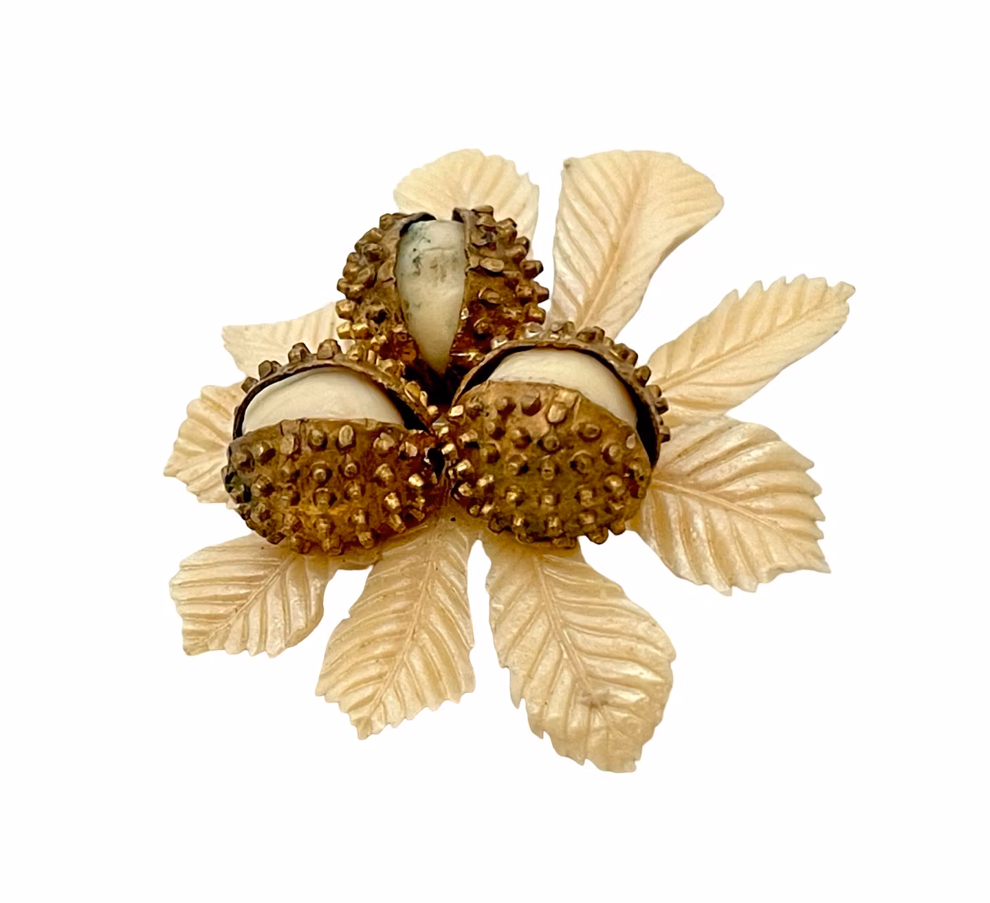 Broszka w stylu vintage z orzecha francuskiego, lata 30. XX wieku