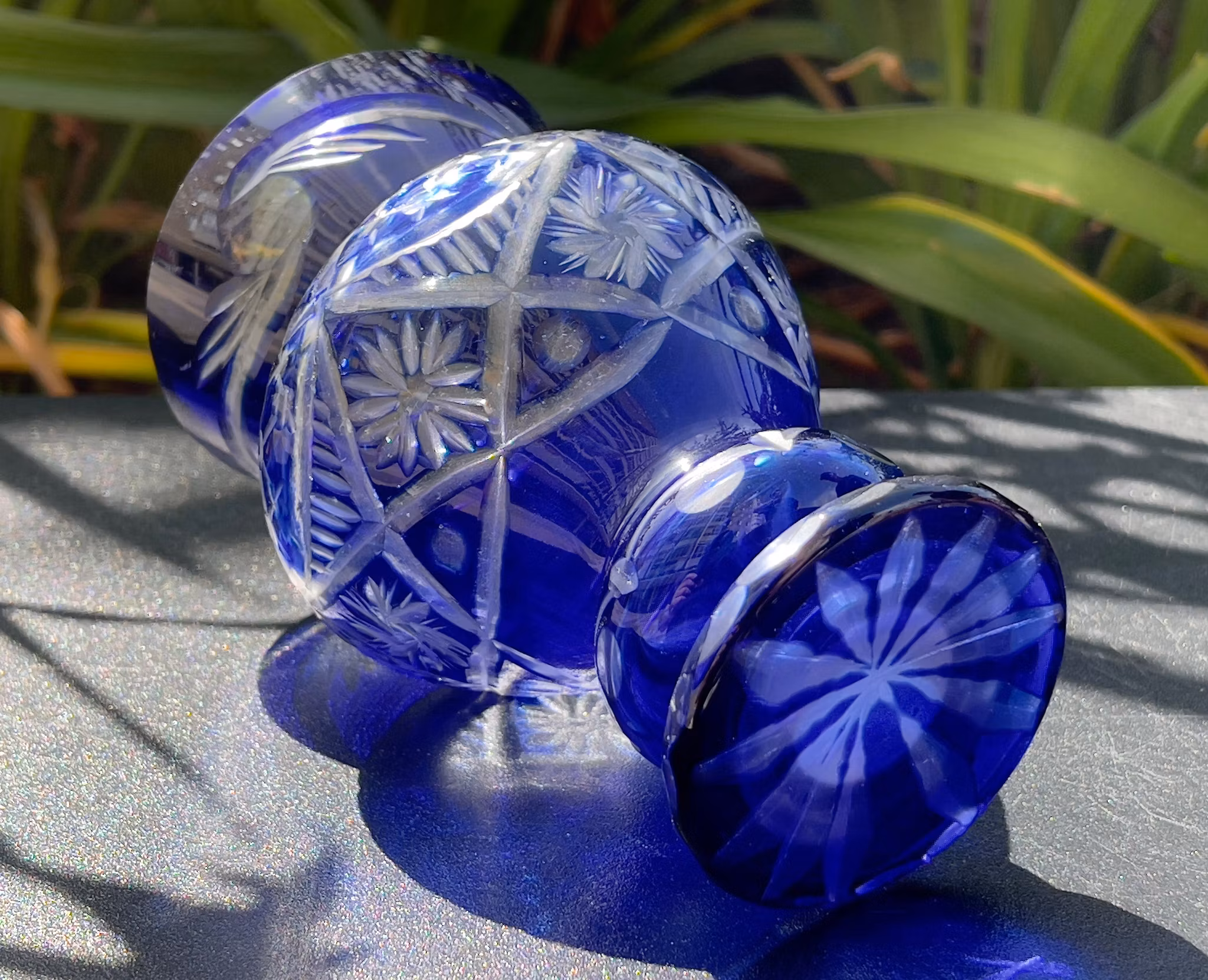 BOHEMIAN - Blå kristall vas med klistermärke