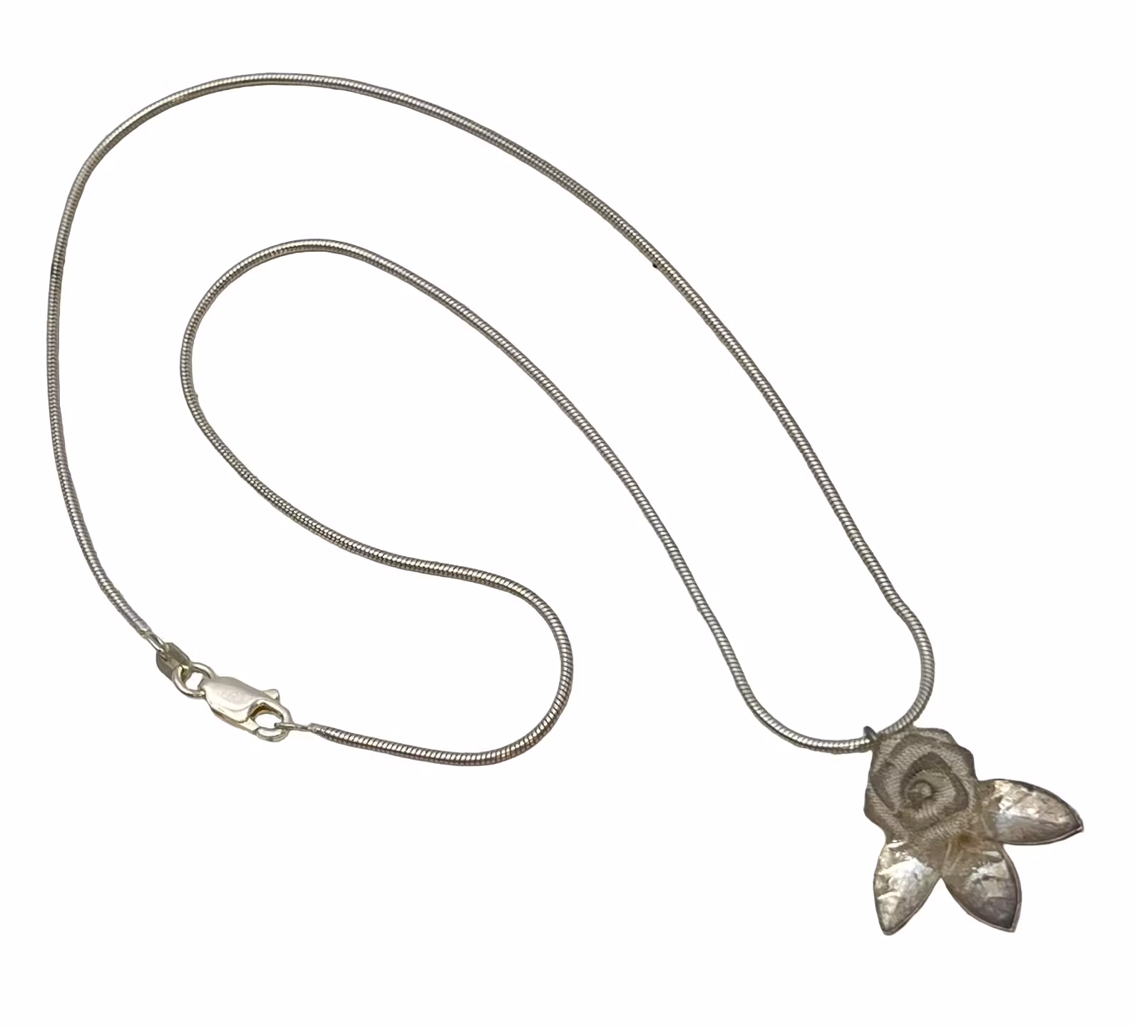 Srebrny naszyjnik vintage z zawieszką, róża i liście