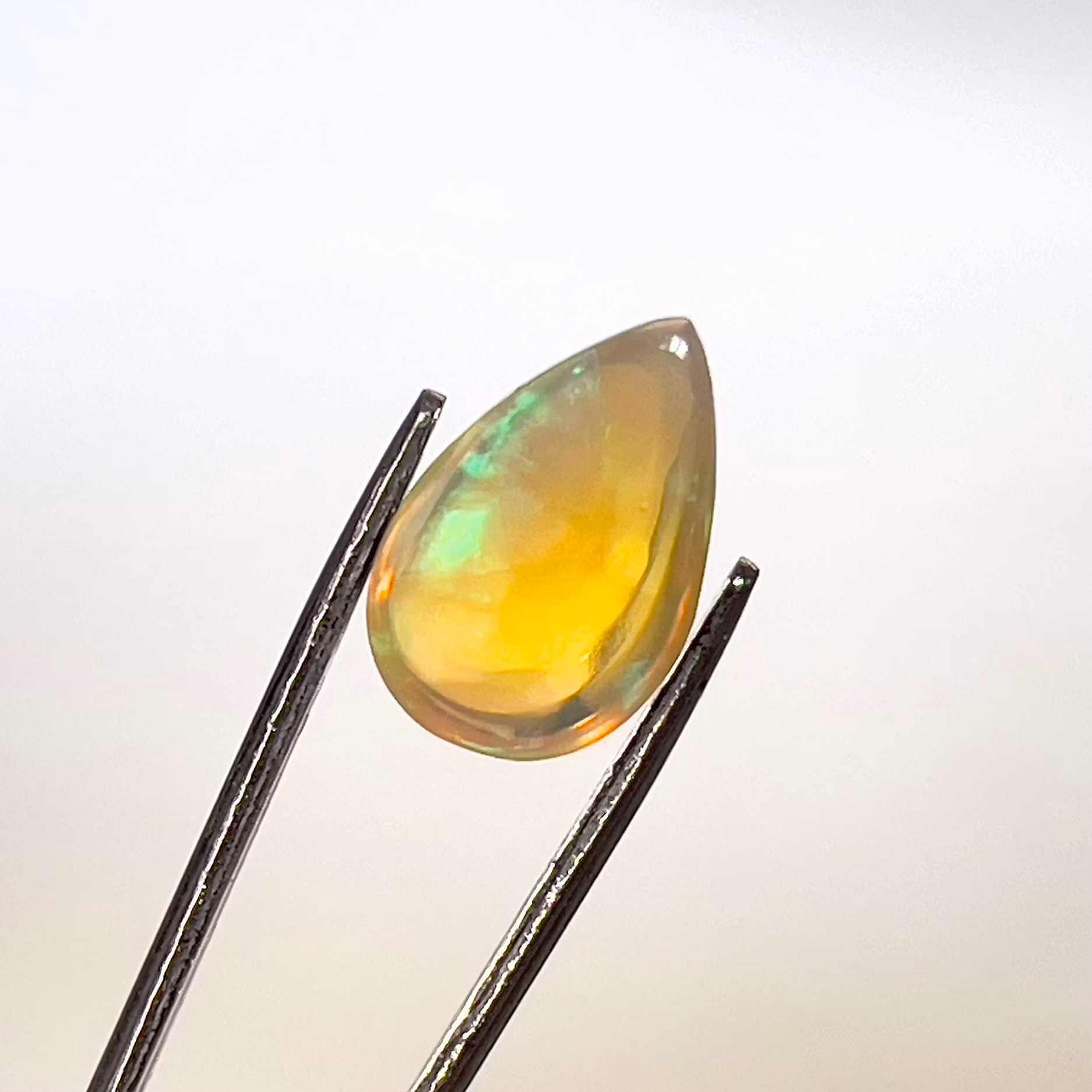 1,90 karatowy naturalny nieobrobiony opal