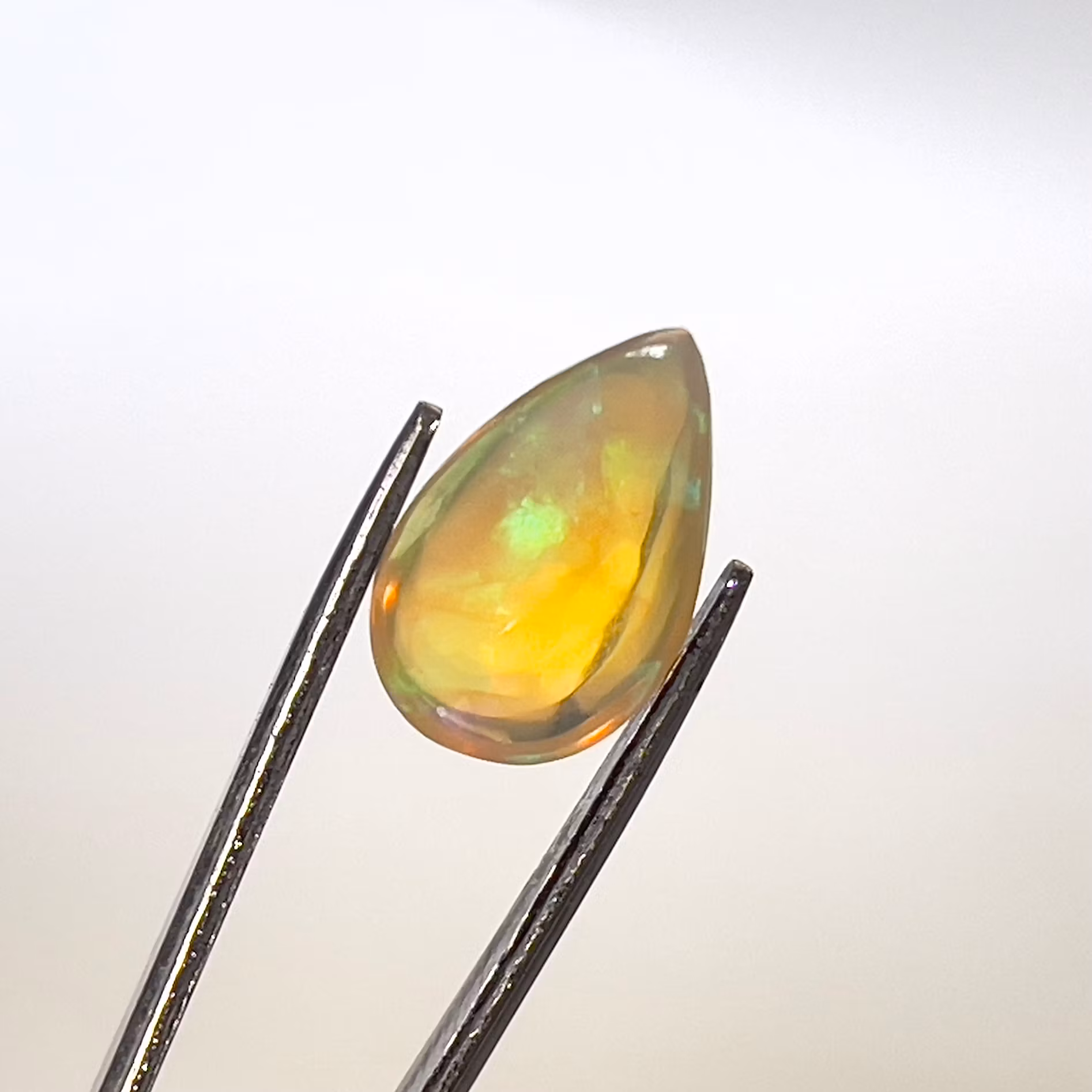 1,90 karatowy naturalny nieobrobiony opal