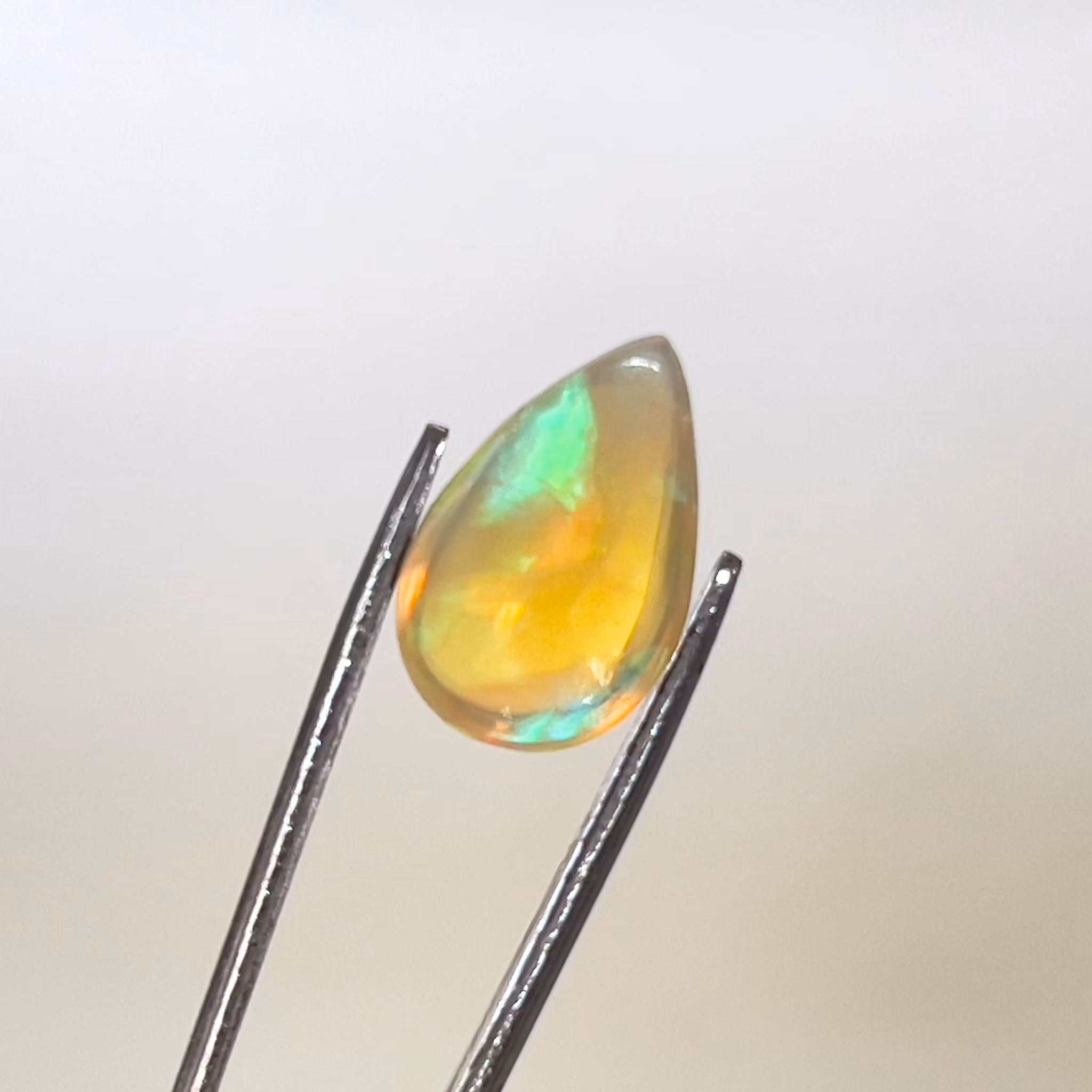 1,90 karatowy naturalny nieobrobiony opal