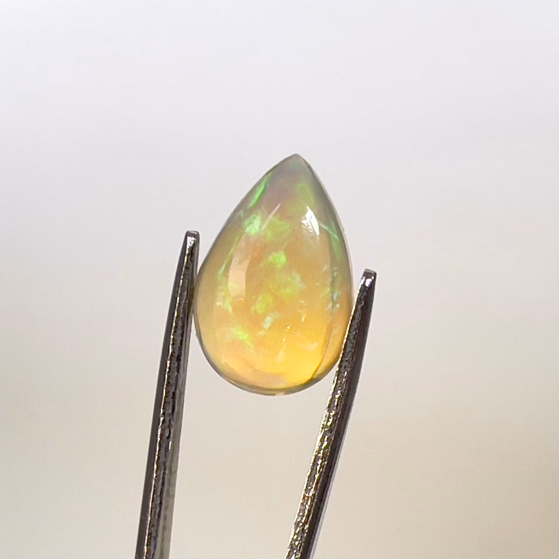 1,90 karatowy naturalny nieobrobiony opal