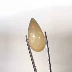 5.85 Karat Naturlig obehandlad Opal