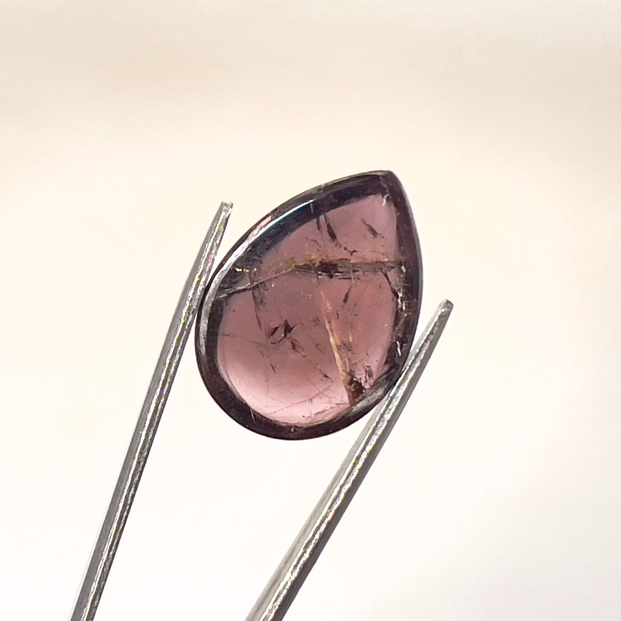 7,85-karatowy naturalny nieobrobiony turmalin