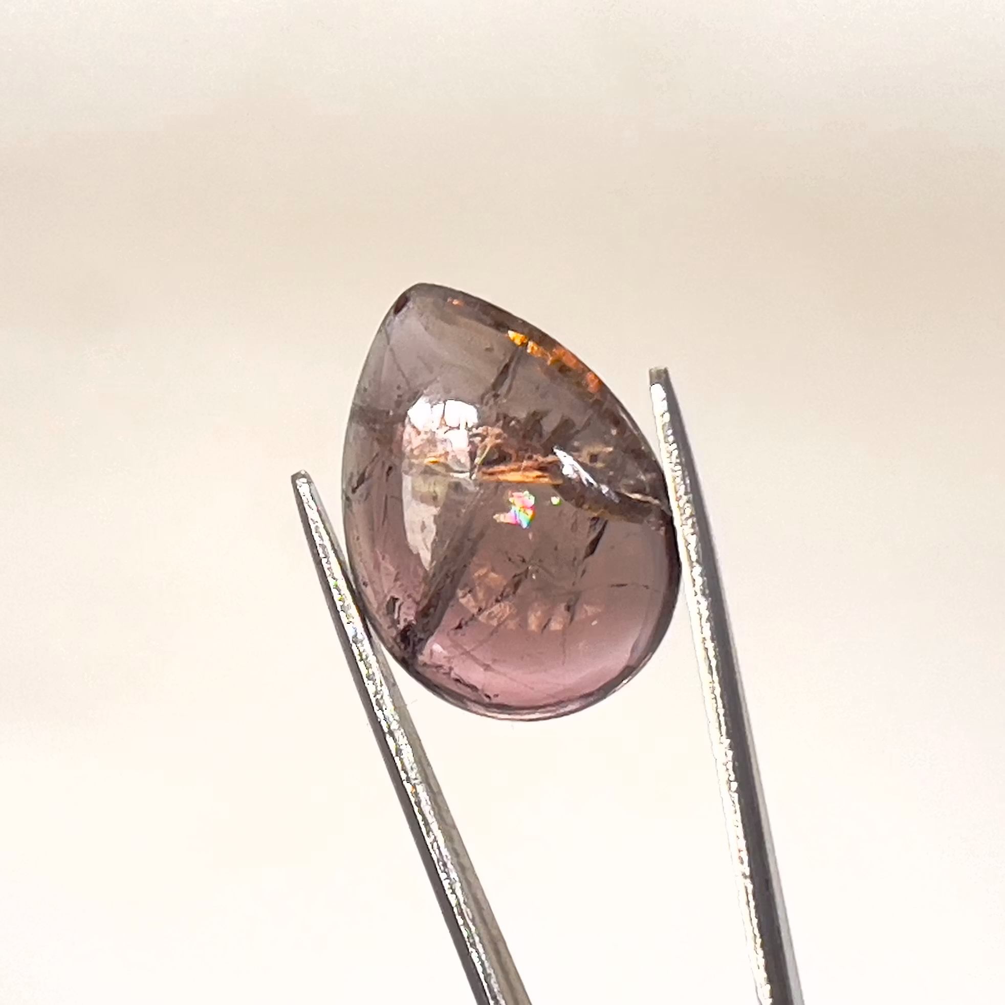 7,85-karatowy naturalny nieobrobiony turmalin