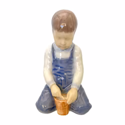 FIGUR, porcelæn, dreng med spand og skovl, Bing & Gröndahl, Danmark